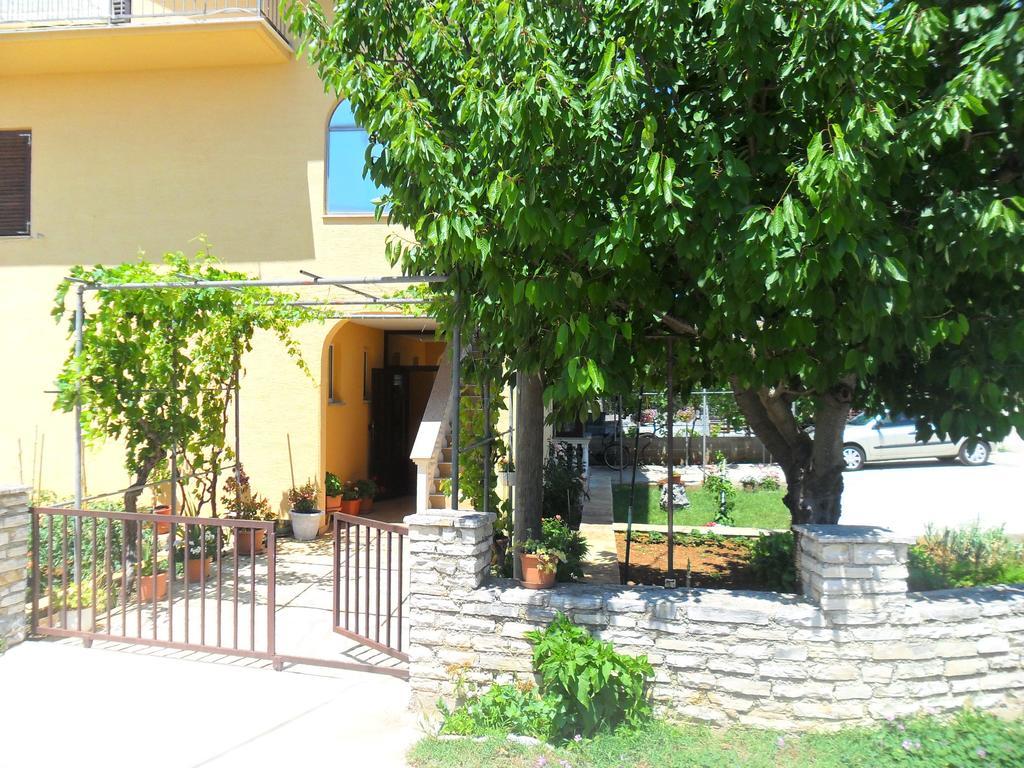 Apartments Stana Sukošan Exteriér fotografie